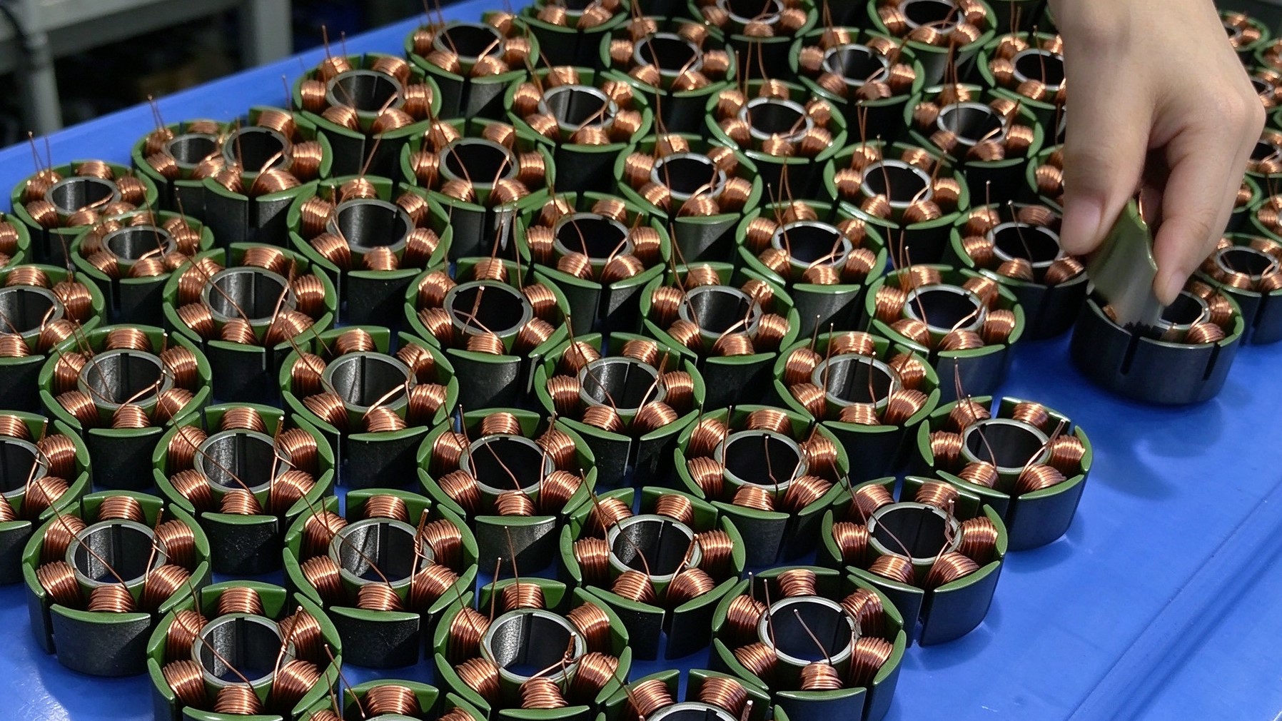 Brushless motor assembly for smart bladeless fans